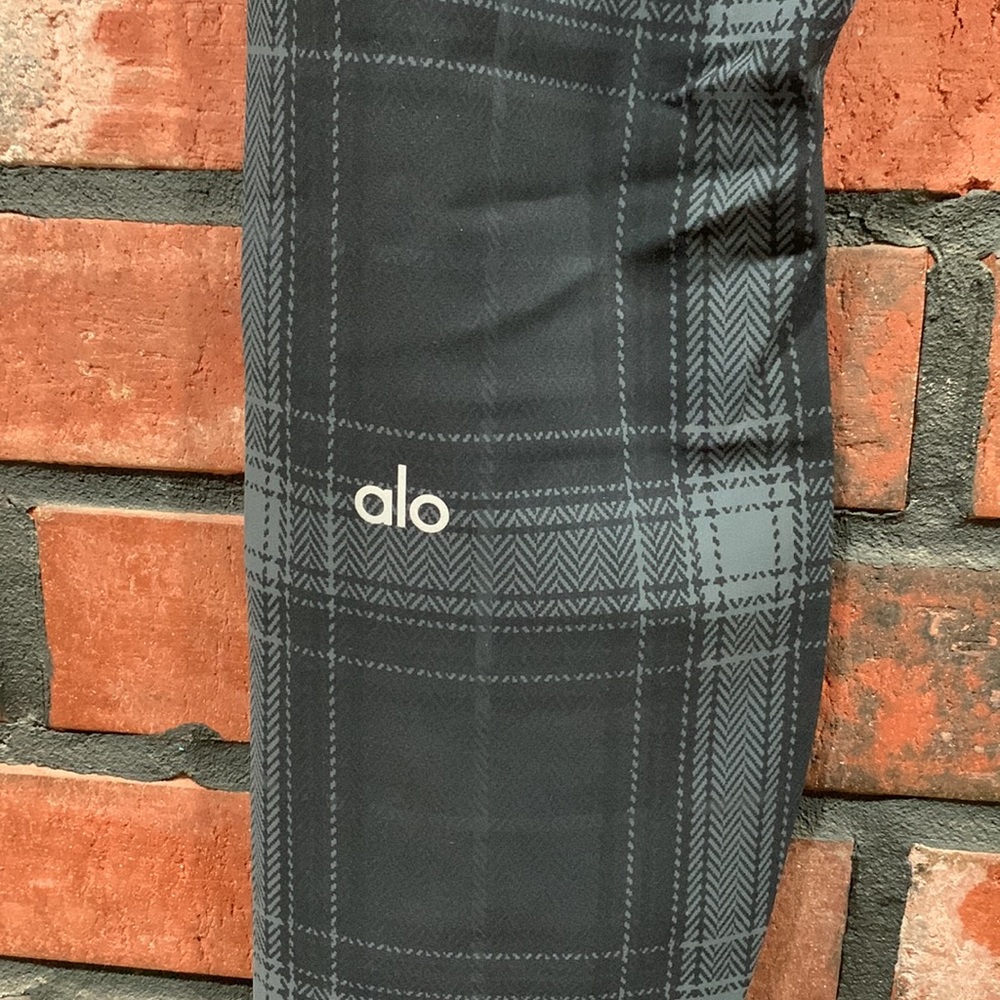 Alo High Waist Airbrush Legging - Picture 10 of 13